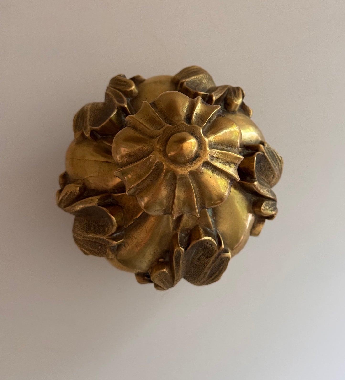 Vintage Antique Solid Brass Finial Leaf Design Paper Weight
