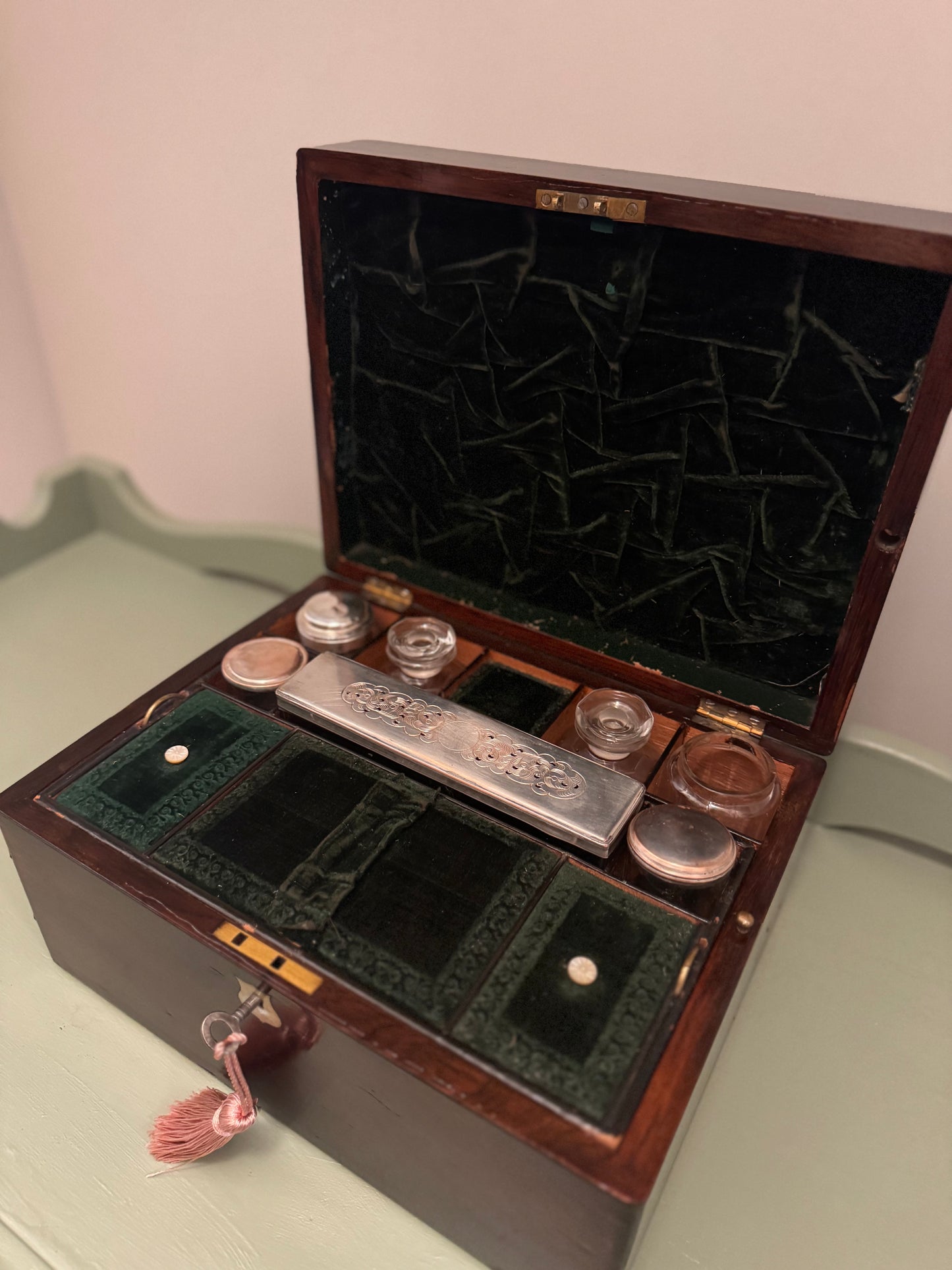 Antique Victorian 19c Burl Wood Mother Of Pearl Vanity Box With Key