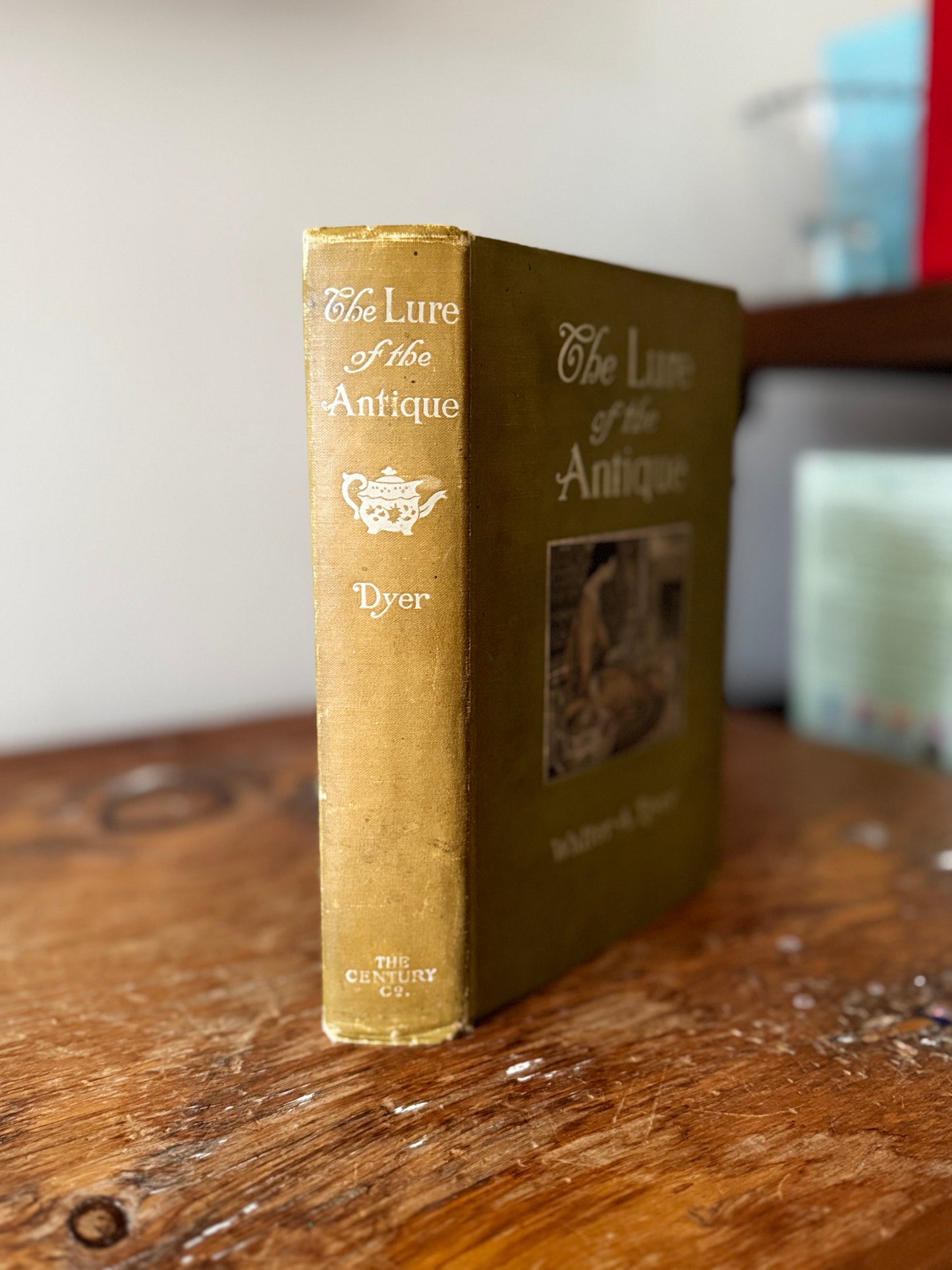 The Lure of the Antique by Walter Dyer
The Century Co Publishing, New York 1910