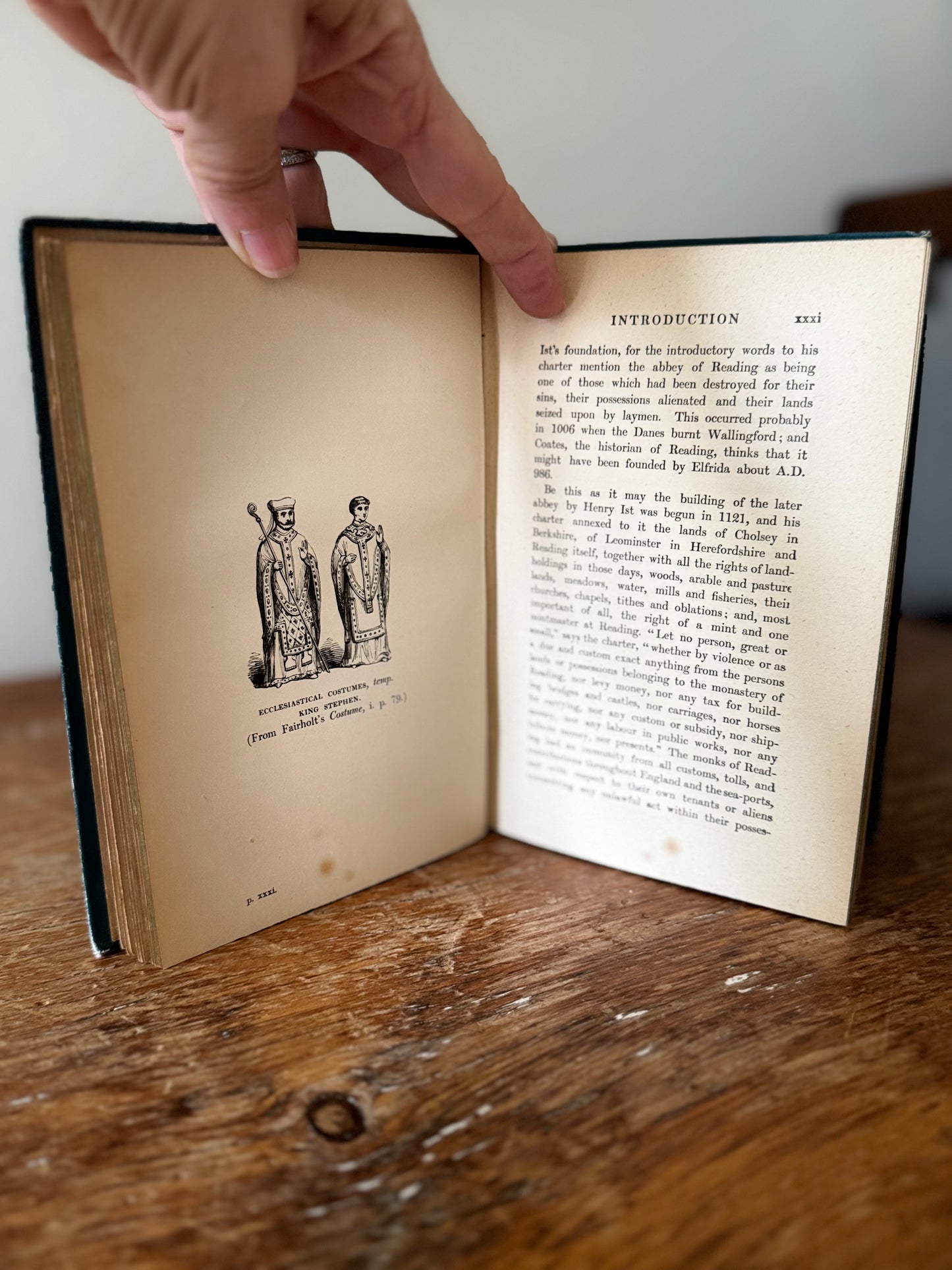 Reading Abbey by C. Macfarlane
Archibald Constable & Co Publishing, London, 1904