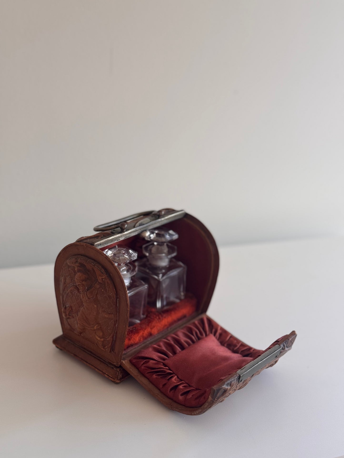 Antique Early 1900s Tooled Leather & Crystal Perfume Caddy Box w/Velvet Silk Lining